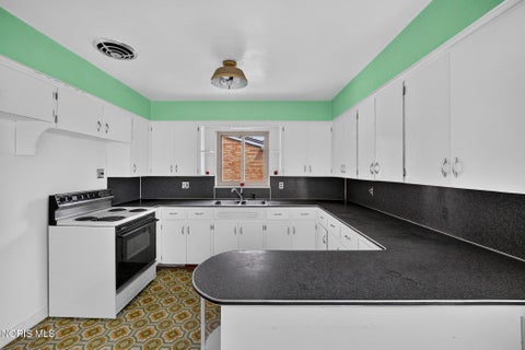 Tiny photo for 3145 Penrose Avenue, Toledo, OH 43614 (MLS # 10013022)
