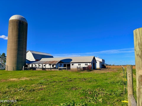 Tiny photo for 7512 County Road 55, Gibsonburg, OH 43431 (MLS # 10014479)