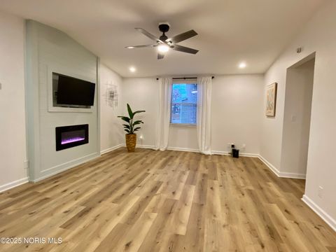 Photo of 208 Gardner Avenue, Northwood, OH 43619 (MLS # 10002320)