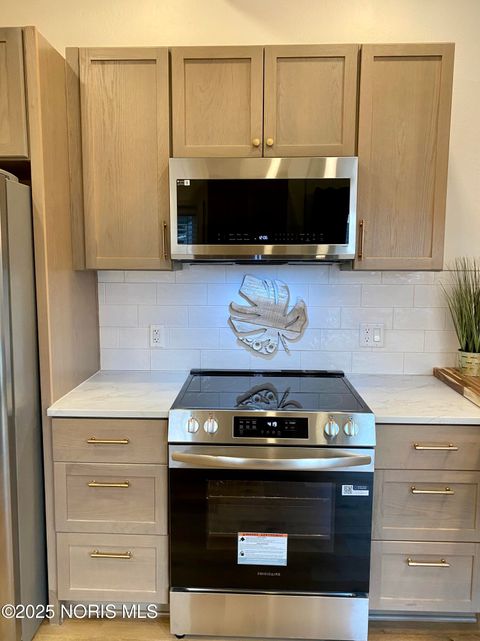 Tiny photo for 208 Gardner Avenue, Northwood, OH 43619 (MLS # 10002320)