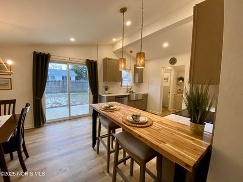 Tiny photo for 208 Gardner Avenue, Northwood, OH 43619 (MLS # 10002320)