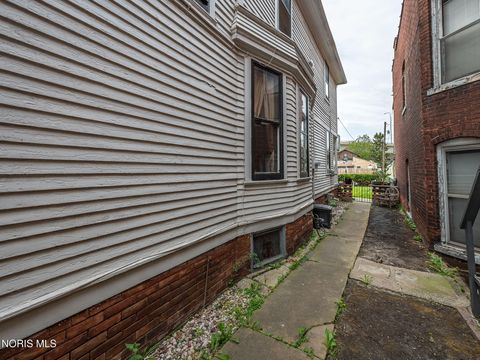 Tiny photo for 1873 N Ontario Street, Toledo, OH 43611 (MLS # 10007341)