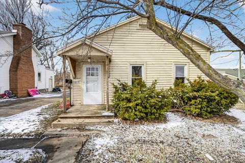 Photo of 1464 Sunshine Street, Oregon, OH 43616 (MLS # 10004531)