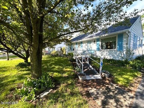 Photo of 1109 Carrington Street, Toledo, OH 43615 (MLS # 10008338)