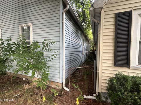Tiny photo for 4135 Walker Avenue, Toledo, OH 43612 (MLS # 10012123)