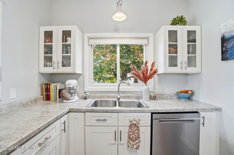 Tiny photo for 2441 Point Pleasant Way, Toledo, OH 43611 (MLS # 10001834)