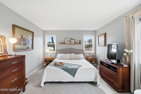 Tiny photo for 2441 Point Pleasant Way, Toledo, OH 43611 (MLS # 10001834)