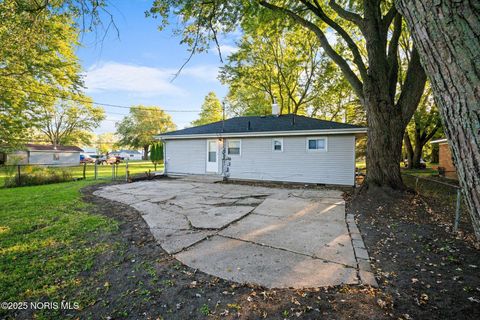 Tiny photo for 552 Wyman Street, Toledo, OH 43609 (MLS # 10001092)