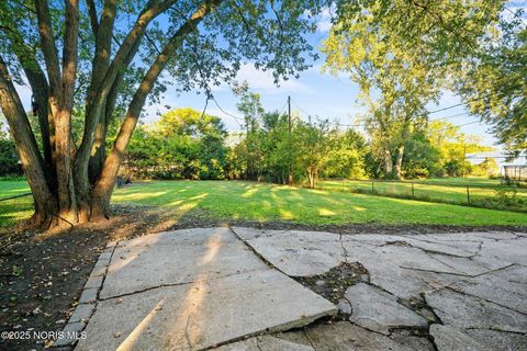 Tiny photo for 552 Wyman Street, Toledo, OH 43609 (MLS # 10001092)