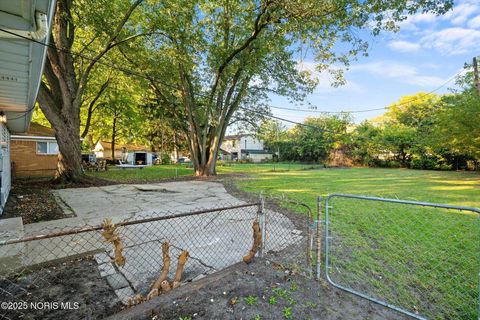 Tiny photo for 552 Wyman Street, Toledo, OH 43609 (MLS # 10001092)