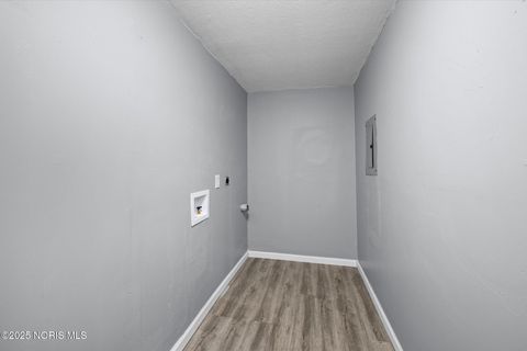 Tiny photo for 552 Wyman Street, Toledo, OH 43609 (MLS # 10001092)