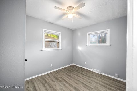 Tiny photo for 552 Wyman Street, Toledo, OH 43609 (MLS # 10001092)