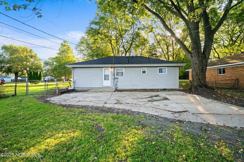 Tiny photo for 552 Wyman Street, Toledo, OH 43609 (MLS # 10001092)