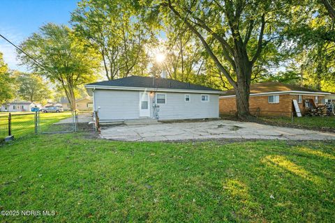 Tiny photo for 552 Wyman Street, Toledo, OH 43609 (MLS # 10001092)