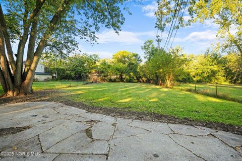 Tiny photo for 552 Wyman Street, Toledo, OH 43609 (MLS # 10001092)