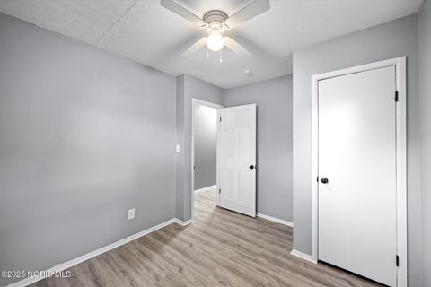 Tiny photo for 552 Wyman Street, Toledo, OH 43609 (MLS # 10001092)