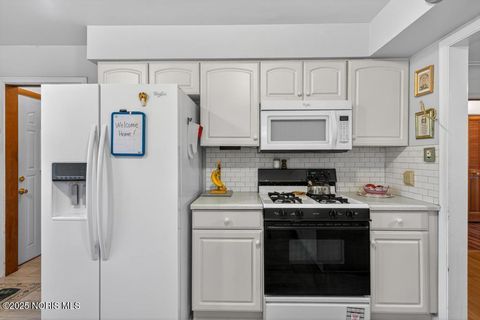 Tiny photo for 705 Regina Parkway, Toledo, OH 43612 (MLS # 10002256)