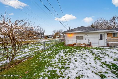 Tiny photo for 705 Regina Parkway, Toledo, OH 43612 (MLS # 10002256)