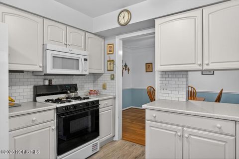 Tiny photo for 705 Regina Parkway, Toledo, OH 43612 (MLS # 10002256)