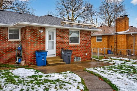 Tiny photo for 705 Regina Parkway, Toledo, OH 43612 (MLS # 10002256)