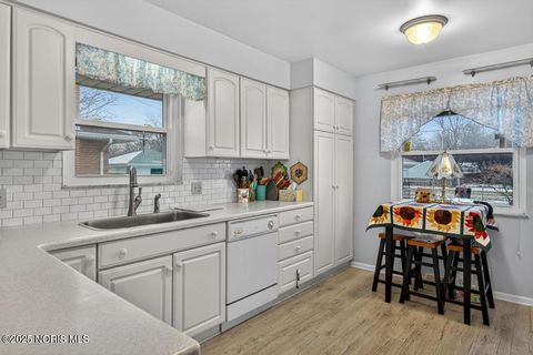 Tiny photo for 705 Regina Parkway, Toledo, OH 43612 (MLS # 10002256)