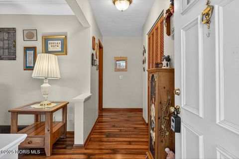 Tiny photo for 705 Regina Parkway, Toledo, OH 43612 (MLS # 10002256)