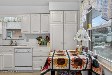 Tiny photo for 705 Regina Parkway, Toledo, OH 43612 (MLS # 10002256)