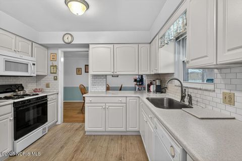 Tiny photo for 705 Regina Parkway, Toledo, OH 43612 (MLS # 10002256)