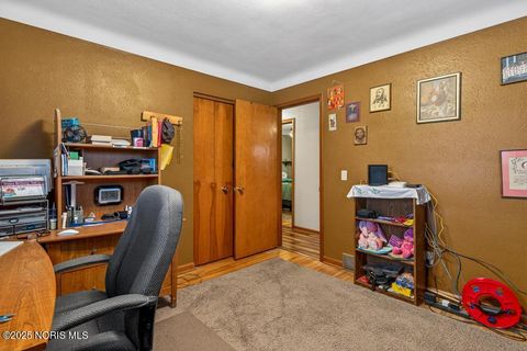 Tiny photo for 705 Regina Parkway, Toledo, OH 43612 (MLS # 10002256)
