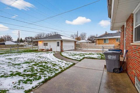Tiny photo for 705 Regina Parkway, Toledo, OH 43612 (MLS # 10002256)