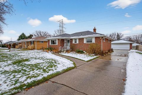 Tiny photo for 705 Regina Parkway, Toledo, OH 43612 (MLS # 10002256)