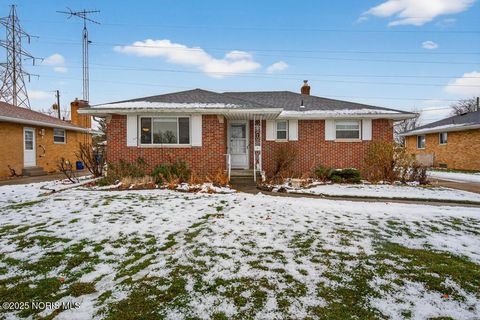 Tiny photo for 705 Regina Parkway, Toledo, OH 43612 (MLS # 10002256)