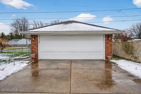 Tiny photo for 705 Regina Parkway, Toledo, OH 43612 (MLS # 10002256)