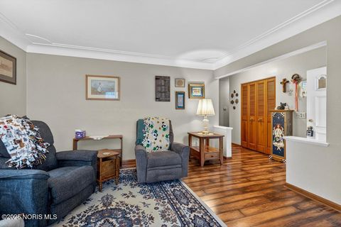 Tiny photo for 705 Regina Parkway, Toledo, OH 43612 (MLS # 10002256)