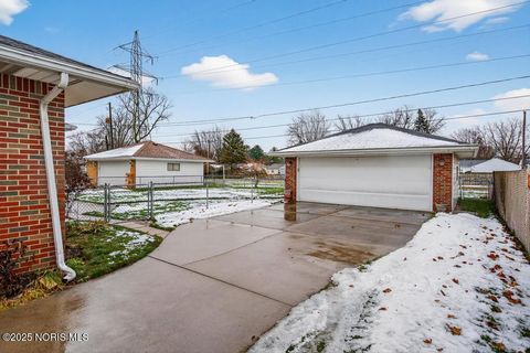 Tiny photo for 705 Regina Parkway, Toledo, OH 43612 (MLS # 10002256)