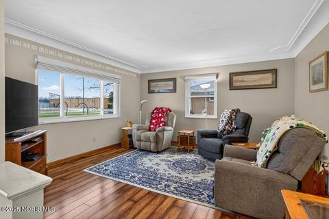 Tiny photo for 705 Regina Parkway, Toledo, OH 43612 (MLS # 10002256)