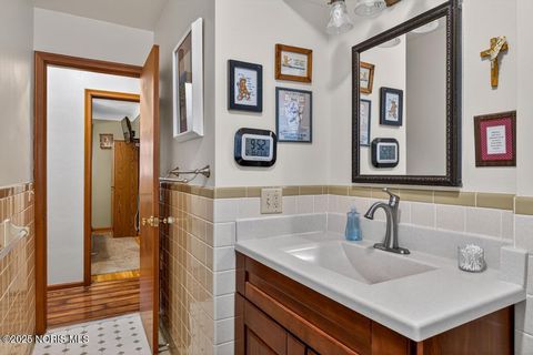 Tiny photo for 705 Regina Parkway, Toledo, OH 43612 (MLS # 10002256)