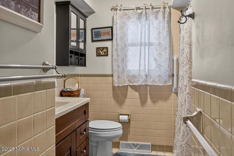 Tiny photo for 705 Regina Parkway, Toledo, OH 43612 (MLS # 10002256)