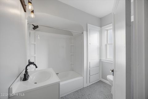 Tiny photo for 3242 Meadowbrook Court, Toledo, OH 43606 (MLS # 10003361)