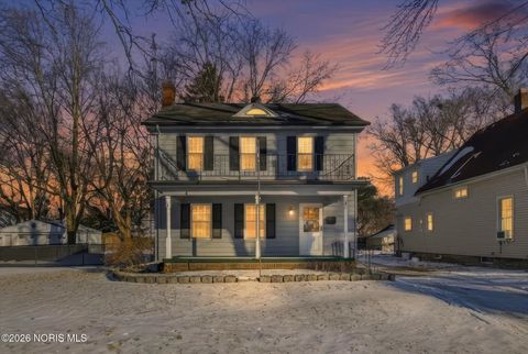 Photo of 3242 Meadowbrook Court, Toledo, OH 43606 (MLS # 10003361)