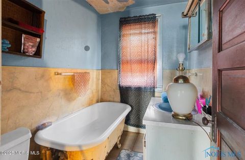 Tiny photo for 616 Thayer Street, Toledo, OH 43609 (MLS # 10001625)