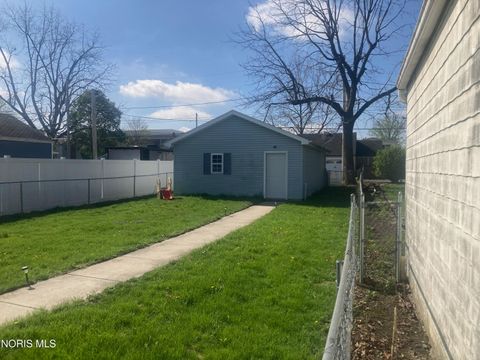 Tiny photo for 319 Locust Street, Findlay, OH 45840 (MLS # 10007004)