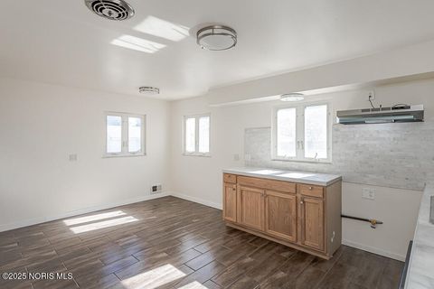 Tiny photo for 3610 Dean Avenue, Toledo, OH 43608 (MLS # 10000222)
