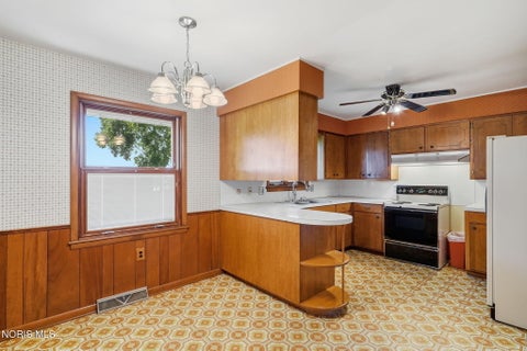 Tiny photo for 2033 W Sandusky Street, Findlay, OH 45840 (MLS # 10012322)