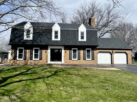 Photo of 888 Sandalwood Road, Perrysburg, OH 43551 (MLS # 10007442)