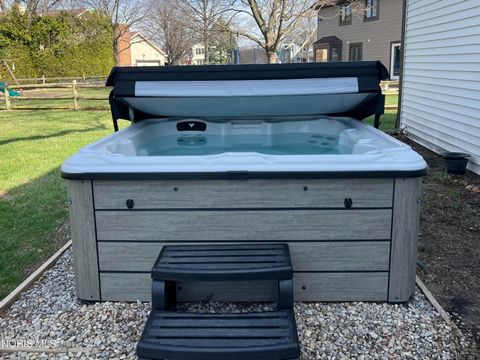 Tiny photo for 888 Sandalwood Road, Perrysburg, OH 43551 (MLS # 10007442)