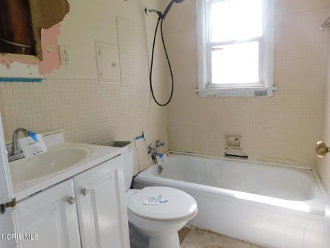 Tiny photo for 3235 Beaumont Drive, Toledo, OH 43608 (MLS # 10008299)