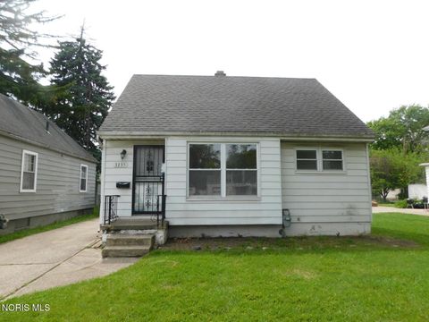 Photo of 3235 Beaumont Drive, Toledo, OH 43608 (MLS # 10008299)