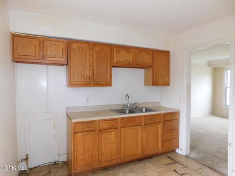 Tiny photo for 3235 Beaumont Drive, Toledo, OH 43608 (MLS # 10008299)