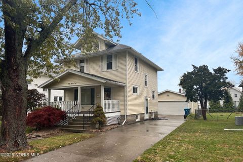 Photo of 924 Birdseye Boulevard, Fremont, OH 43420 (MLS # 10000812) Photo of 924 Birdseye Boulevard, Fremont, OH 43420 (MLS # 10000812)